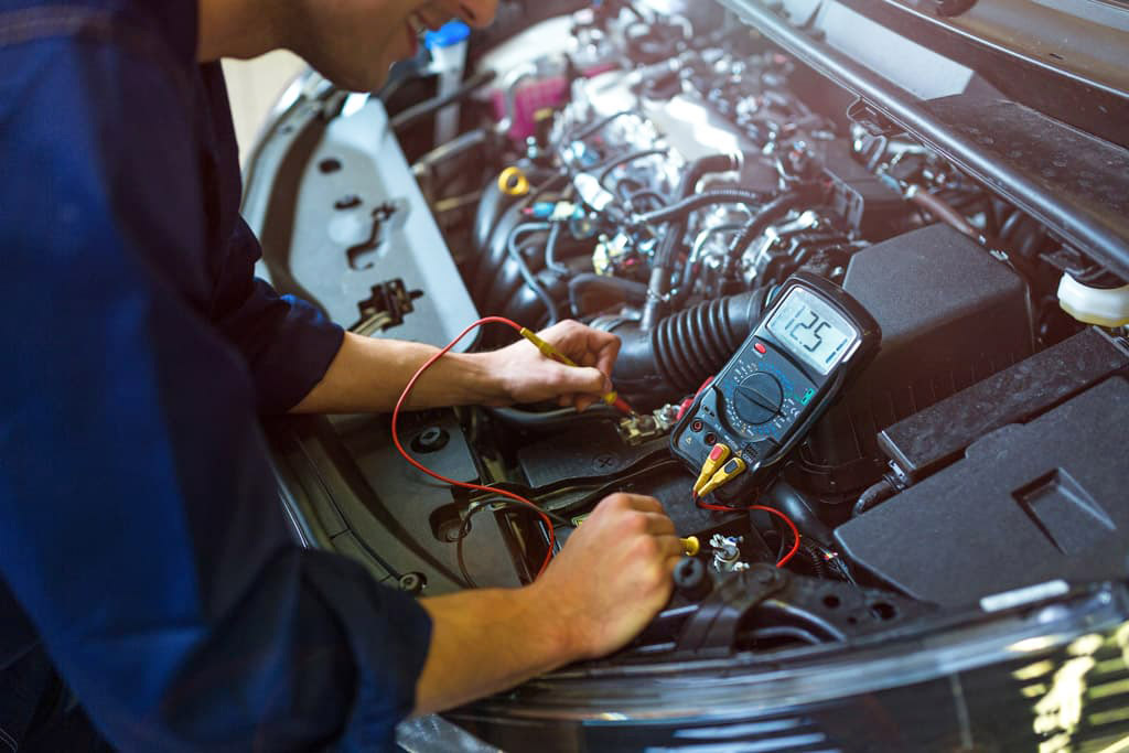 Cuida la electricidad de tu coche con un especialista